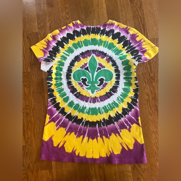 Mardi Gras Fleur de Lis ladies tee. Purple green and gold. Medium.Good condition - Picture 3 of 9